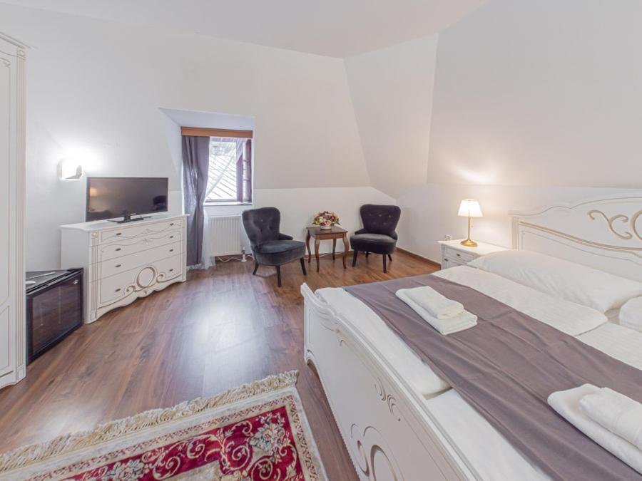 Hotel Salamander - Garni Банска-Штьявница Экстерьер фото