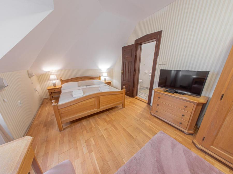 Hotel Salamander - Garni Банска-Штьявница Экстерьер фото